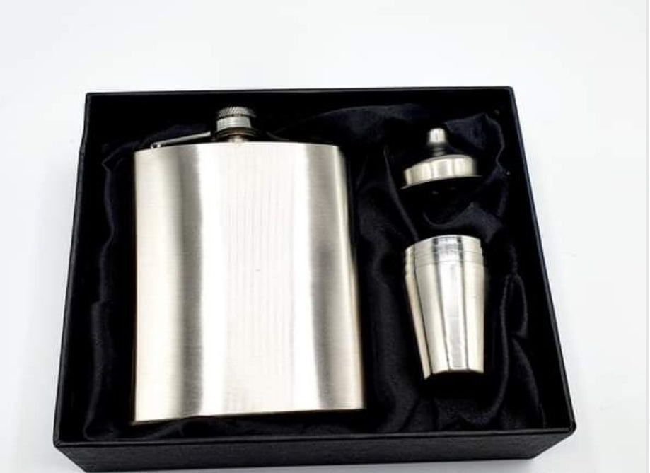 Personalised 7oz Hip Flask with 4 Cups & Funnel